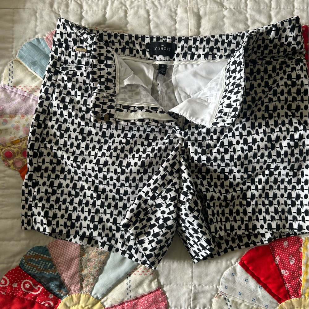White House Black Market Black and White High Waist Women's Shorts 5”
